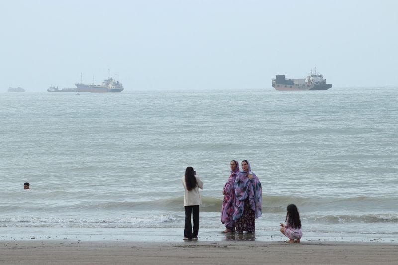شناورها در تنگه هرمز، در نزدیکی ساحل بندرعباس، پنجم مرداد ۱۴۰۵