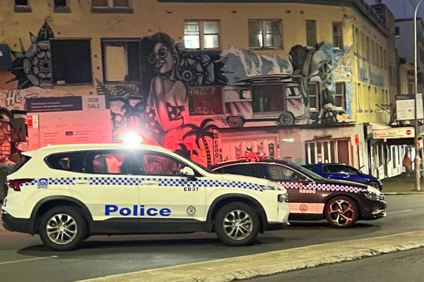 من ادعاءات "الراية الكاذبة" إلى الاحتفاء.. إعلام النظام الإيراني يروّج لـ "هجوم سيدني"