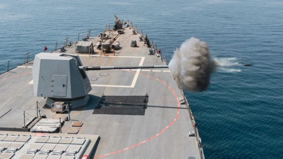 مانور نیروی دریایی آمریکا و امارات متحده عربی در خلیج فارس، به نام «مدافع آهنی» برگزار شد