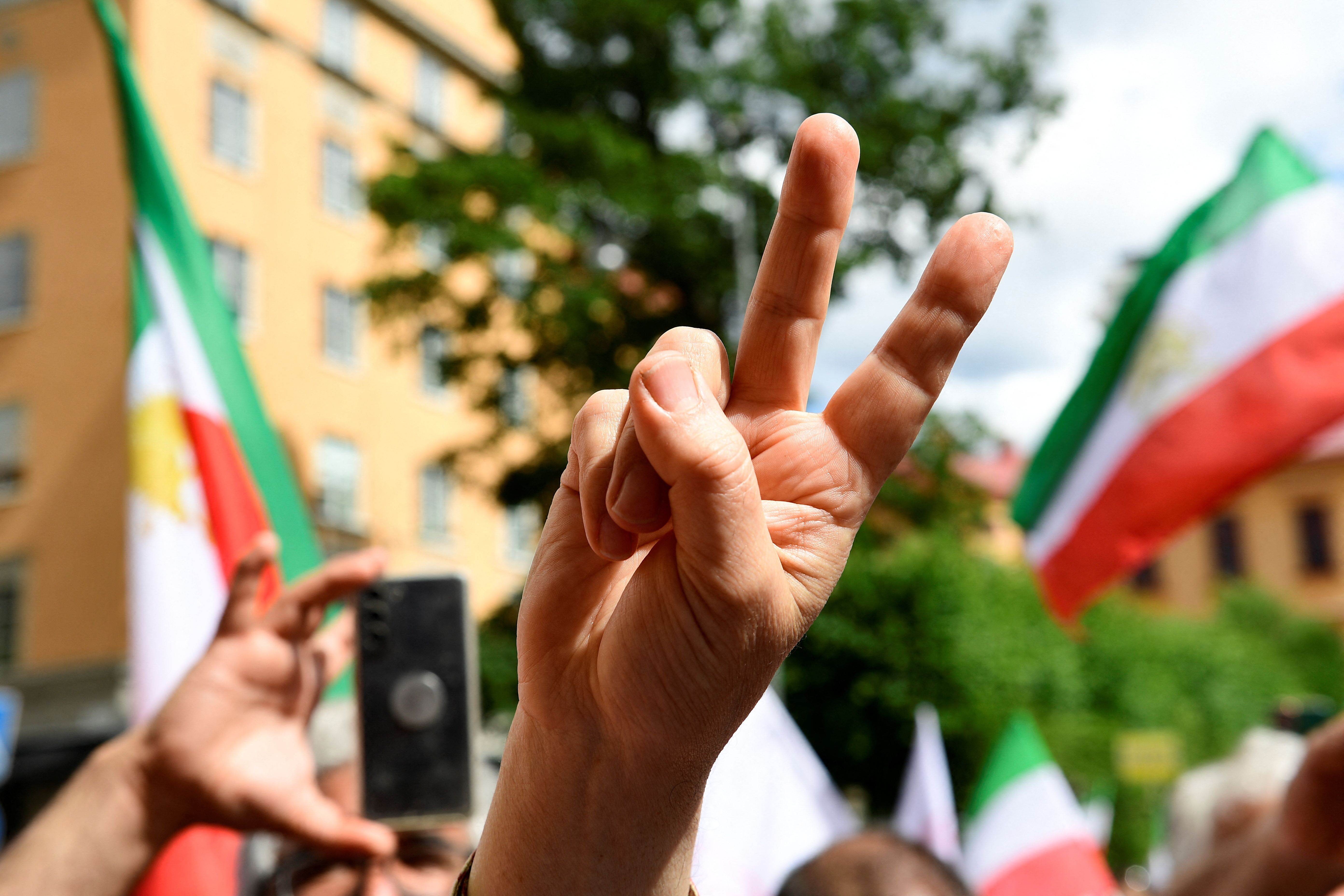 وسائل إعلام عالمية: الحكم بالمؤبد على "حميد نوري" إجراء تاريخي لم يسبق له مثيل