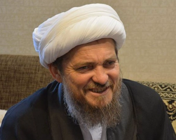 روحانی مدعی طب اسلامی: آمریکا گفته از ماه سنگ آورده اما در روایات ماه از آب و نور است