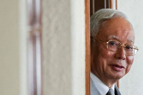 نخستوزیر پیشین مالزی از پیگیری درخواست حبس خانگی صرفنظر کرد