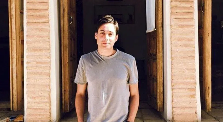 مرگ اعتراضی کیانوش سنجری، روزنامه‌نگار، پس از اعتراض به ادامه حبس ۴ زندانی سیاسی 