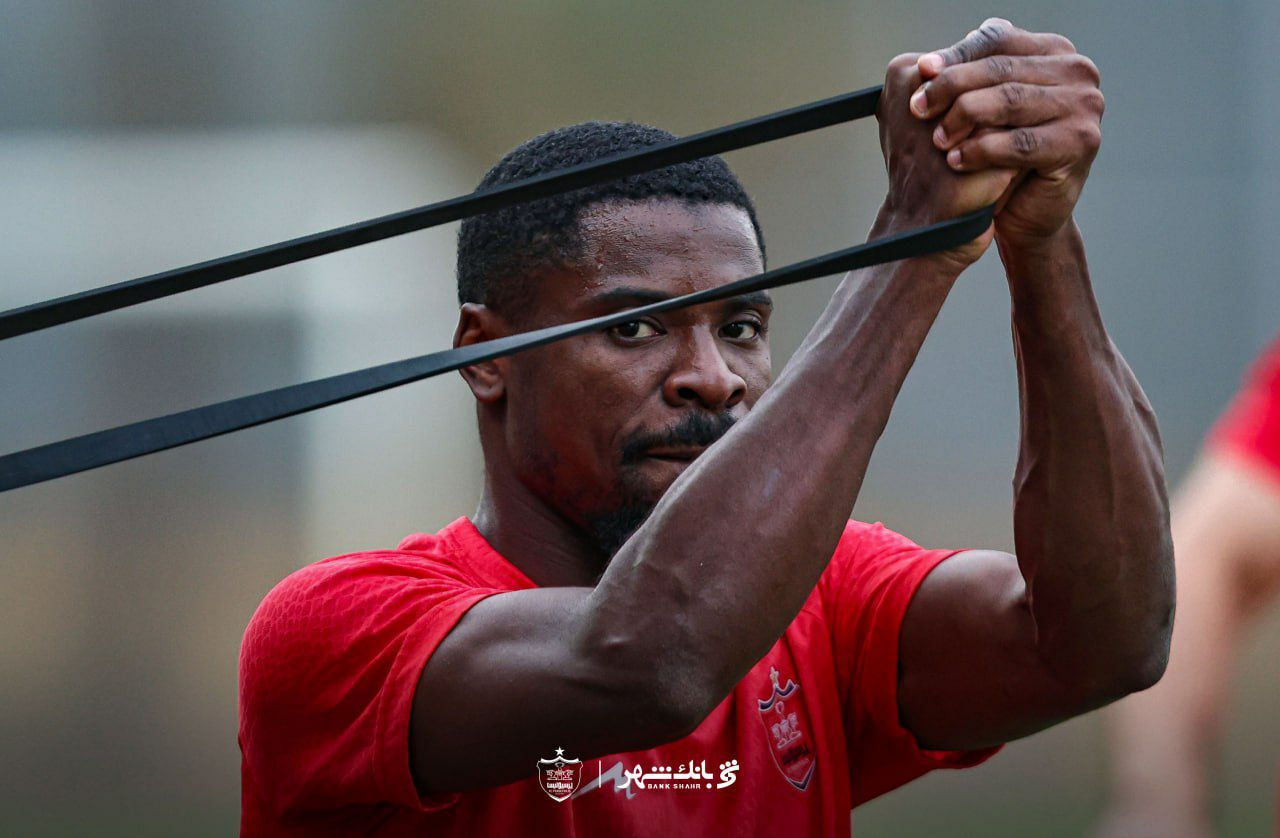 سرژ اوریه در رختکن پرسپولیس: من در حال تمرینم، خوبم، به حرف مردم در اینترنت گوش ندهید