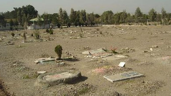 السلطات الإيرانية تمنع البهائيين من استخدام مقابرهم.. وتدفنهم دون علم عائلاتهم