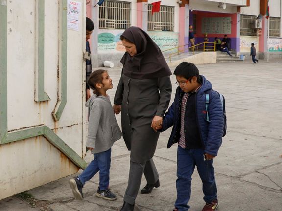 Shargh Newspaper: Giving students' transcripts to mothers is forbidden