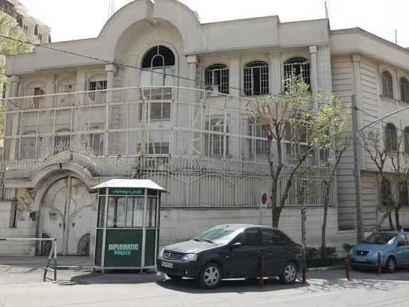 قطع الكهرباء عن السفارات والمقار الدبلوماسية في طهران لمدة ساعتين يوميًا