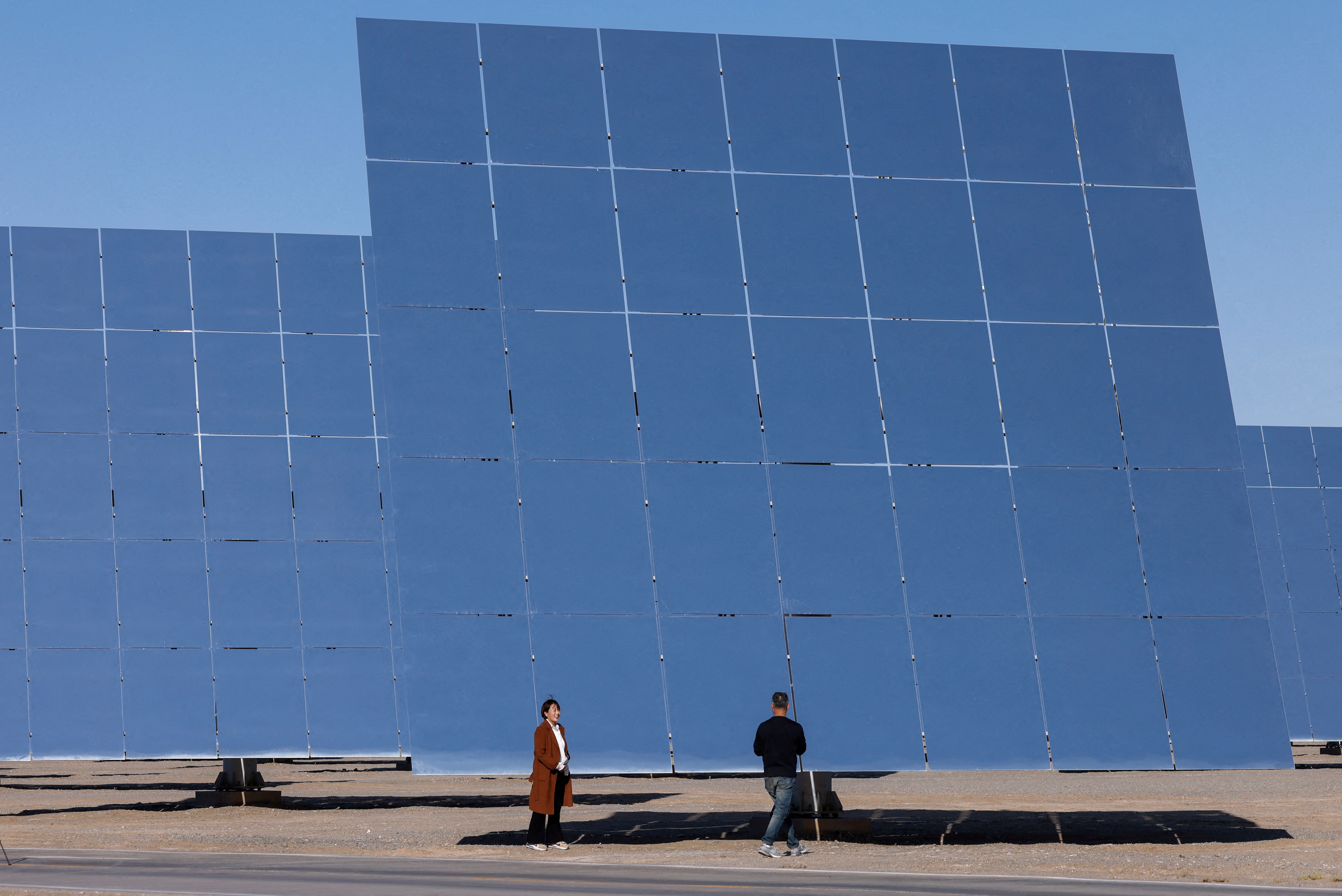 چین با ساخت بزرگ‌ترین مزرعه خورشیدی جهان به‌دنبال تحقق اهداف کاهش انتشار کربن است
