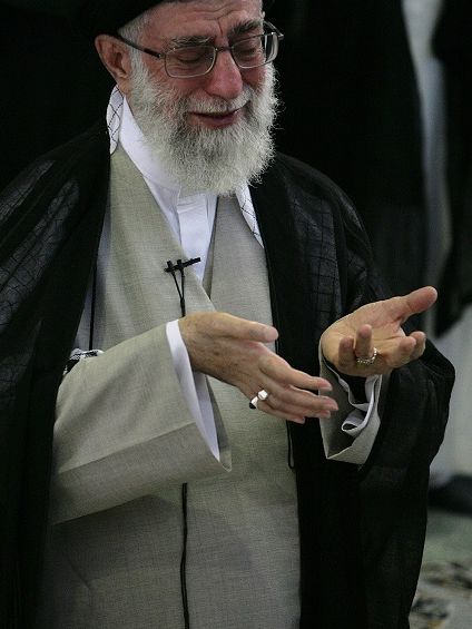 روزنامه کیهان: خامنهای هیچ اشارهای به آتشبس نکرده و الان در وضعیت توقف جنگ هستیم