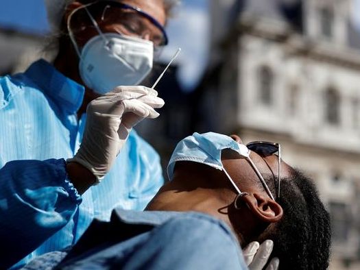 عضو تیم کاشف «اومیکرون»: سویه جدید کرونا موجب بیماری شدید نمیشود