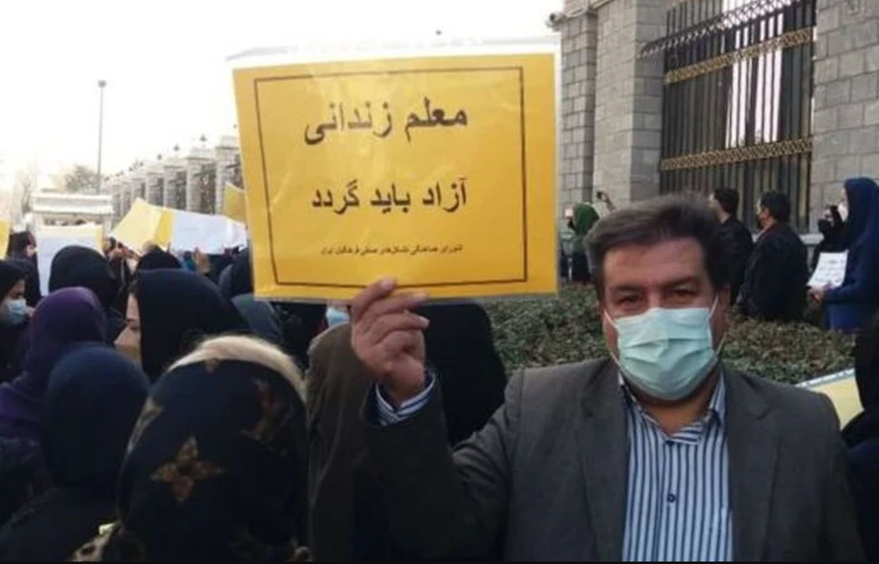 انجمن معلمان فارس: سکوت آموزش و پرورش درباره برخوردهای ماموران با معلمان شرم‌آور است