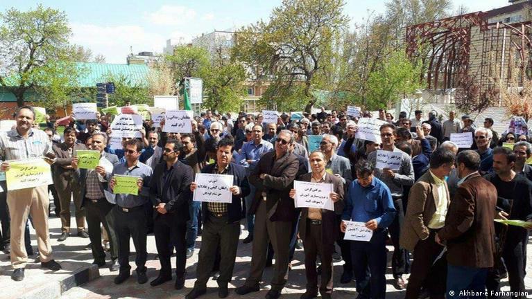 مع تزايد احتجاجاتهم.. مسؤول إيراني للمعلمين: عليكم الالتحاق بقوات الباسيج