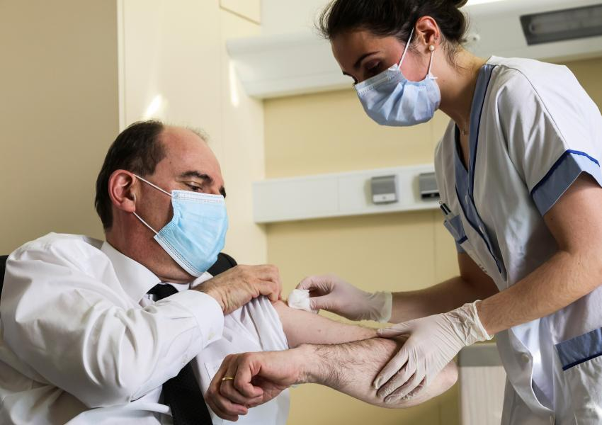 نخست وزیر فرانسه واکسن کرونای آسترازنکا دریافت کرد