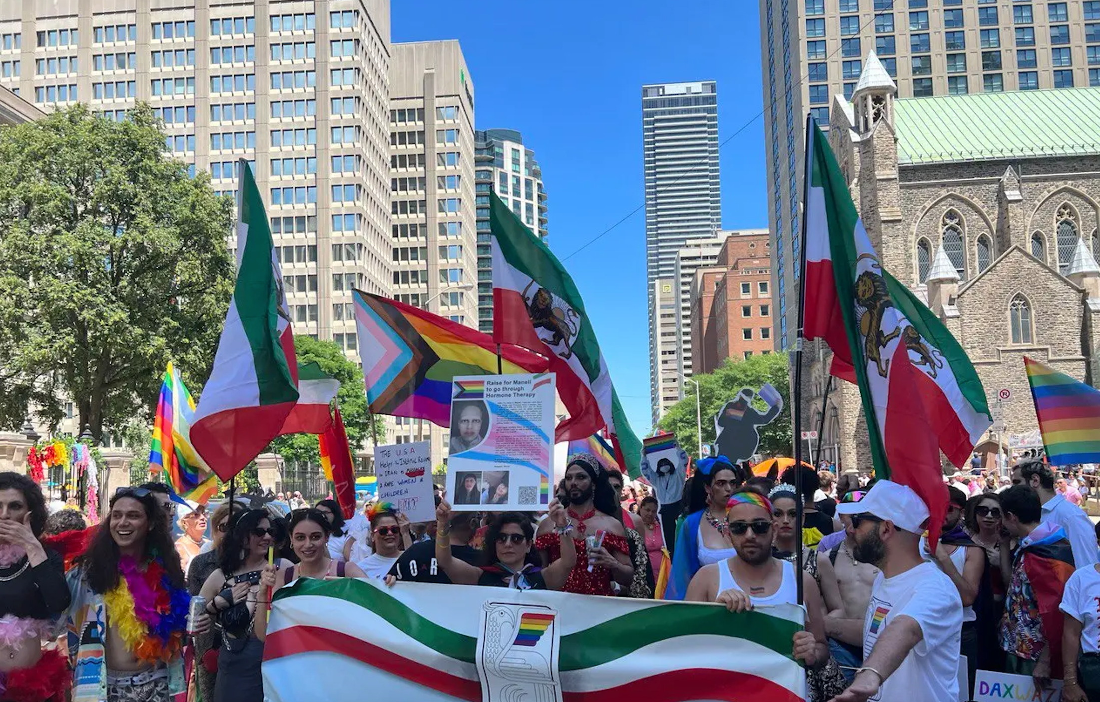 تشکل‌ها و فعالان کوییر: ایرانیان جمهوری اسلامی را با پرچم «زن زندگی آزادی» سرنگون می‌کنند