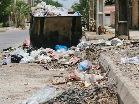 برخی کارگران شهرداری خرمشهر برای اعتراض به پرداخت نشدن حقوق و معوقات دست از کار کشیدند