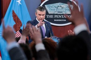 انتقاد مجدد هگست از عدم همکاری ناتو: تنگه هرمز تنها مشکل آمریکا نیست