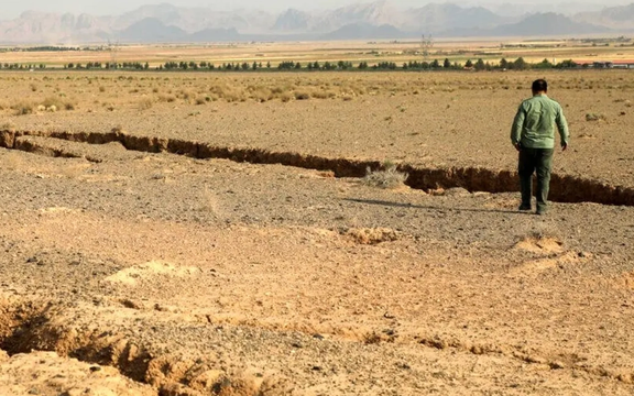 یک فعال محیط زیست: دو سوم ذخیره آب یکهزار ساله را در سه دهه اخیر مصرف کردهایم