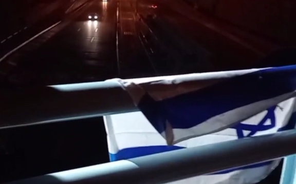 خبرگزاری وابسته به سپاه از بازداشت فردی خبر داد که پرچم اسرائیل را در تهران نصب کرده بود