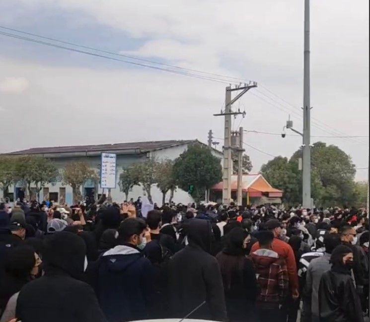 انتفاضة إيران.. حضور كبير في ذكرى ضحايا الاحتجاجات والأمن يستخدم الغاز والرصاص ضد المحتجين