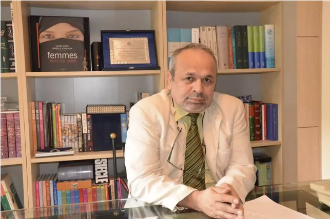 سازگارا: ابراهیم نبوی با  «ستون پنجم»، سرفصل جدیدی در ادبیات طنز ایران باز کرد