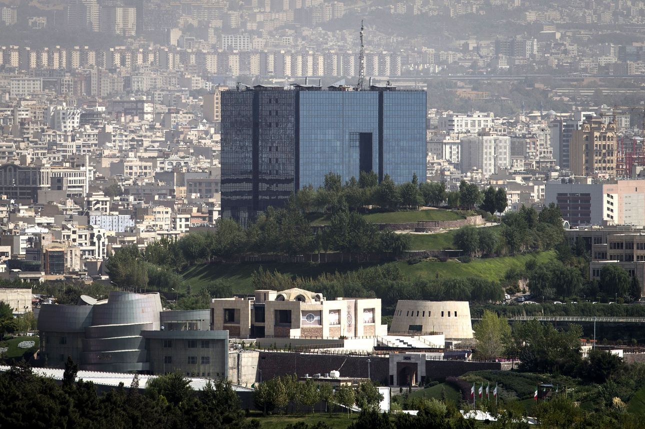 وول ستريت جورنال": إيران تتحايل على العقوبات المصرفية بإنشاء شبكة شركات وسيطة