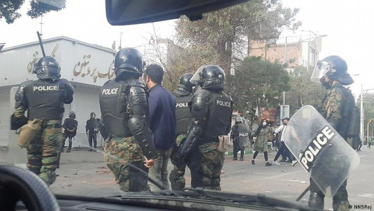بررسی عفو بین‌الملل؛ عاملان سرکوب خیزش مهسا چگونه از مجازات مصون مانده‌اند؟