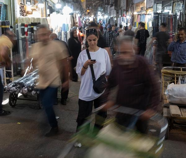 مساعد الرئيس الإيراني: العقوبات قاسية.. ولا يمكن للحكومة الاستفادة من الأموال المفرج عنها