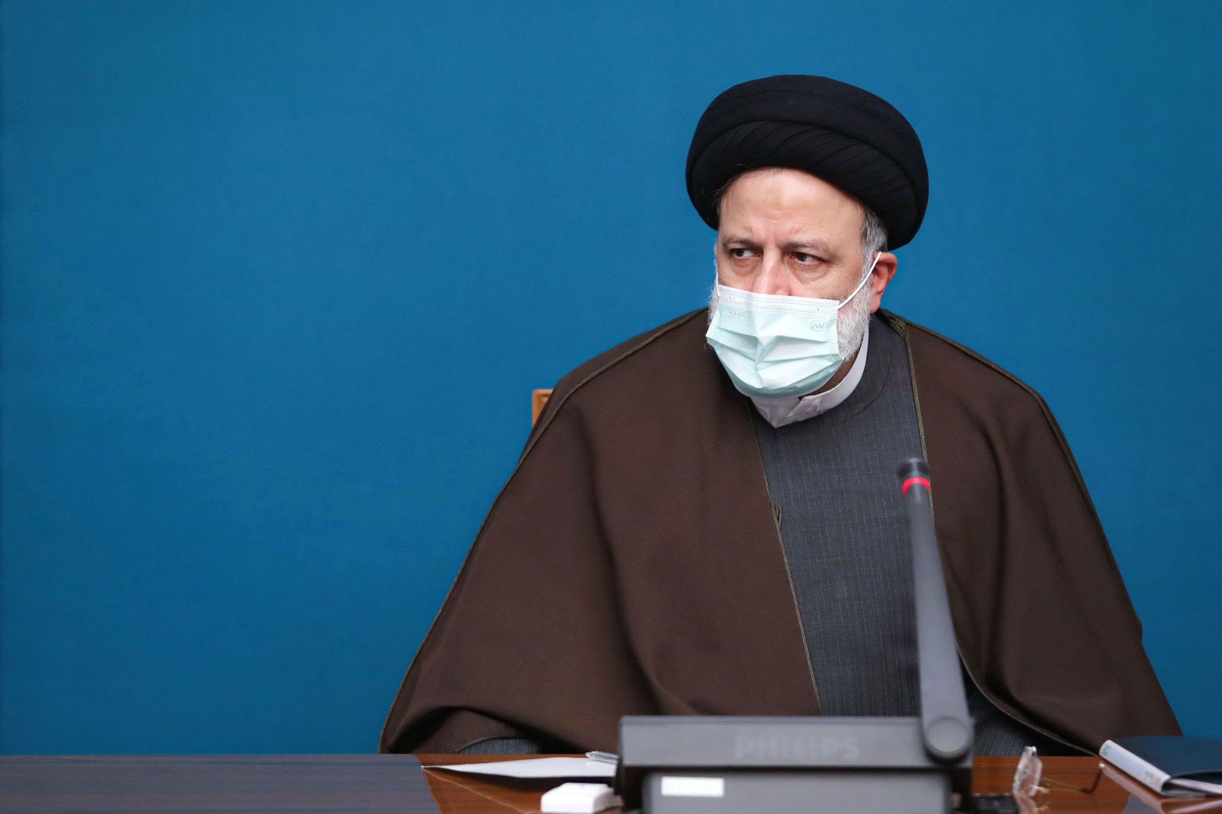 عبور دلار از مرز ۴۵ هزار تومان، پس از ادعای ابراهیم رئیسی درباره کاهشی شدن قیمت طلا و ارز