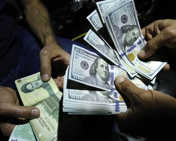 بعد تفعيل آلية الزناد.. الدولار يواصل صعوده القياسي ويصل إلى 116 ألفاً و400 تومان