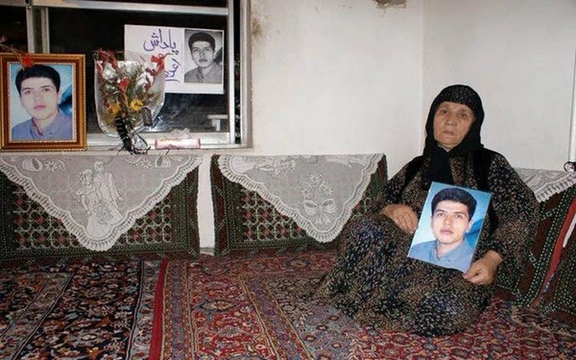 مادر فرزاد کمانگر