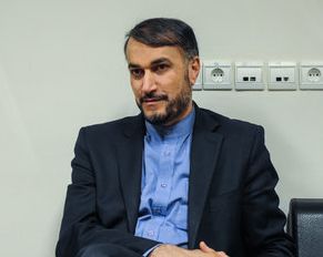 وزیر خارجه ایران برای گفتوگو درباره نحوه اجرای قرارداد ۲۵ ساله با چین وارد پکن شد