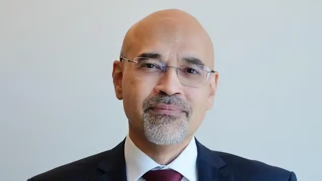 روزبه پارسی از موسسه امور بین‌الملل سوئد کناره‌گیری کرد