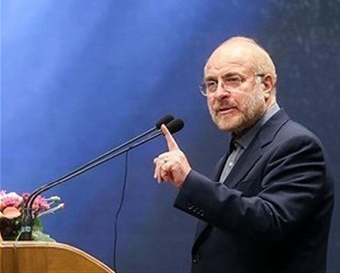 رئيس البرلمان الإيراني يدافع عن بيع ممتلكات الدولة.. وخبراء: لسد عجز الموازنة