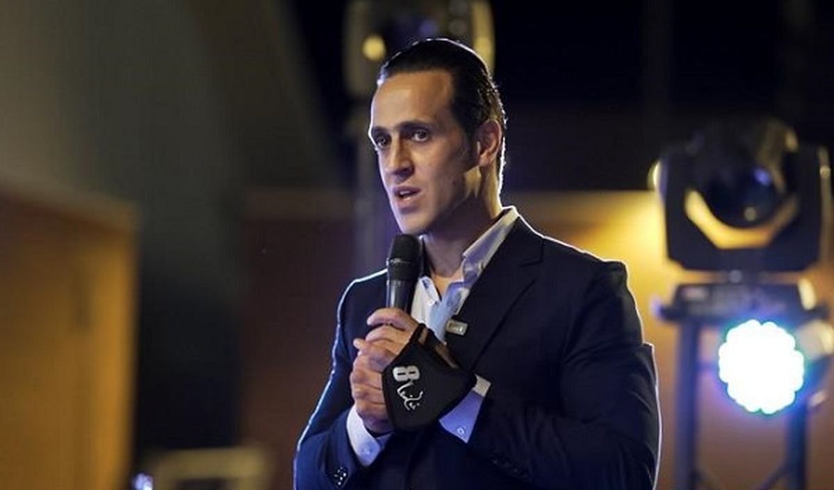 نجم إيران السابق علي كريمي: وصلنا لنقطة لا يمكن التراجع عنها وإلا فلننتظر العواقب السيئة