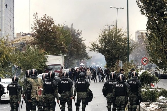 Iranian protesters against security forces following the rise of gasoline prices in 2019