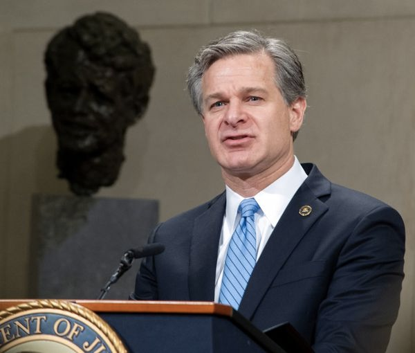 رییس اف‌بی‌آی: منشا همه‌گیری کرونا «به احتمال خیلی زیاد» نشت آزمایشگاهی در چین بوده است