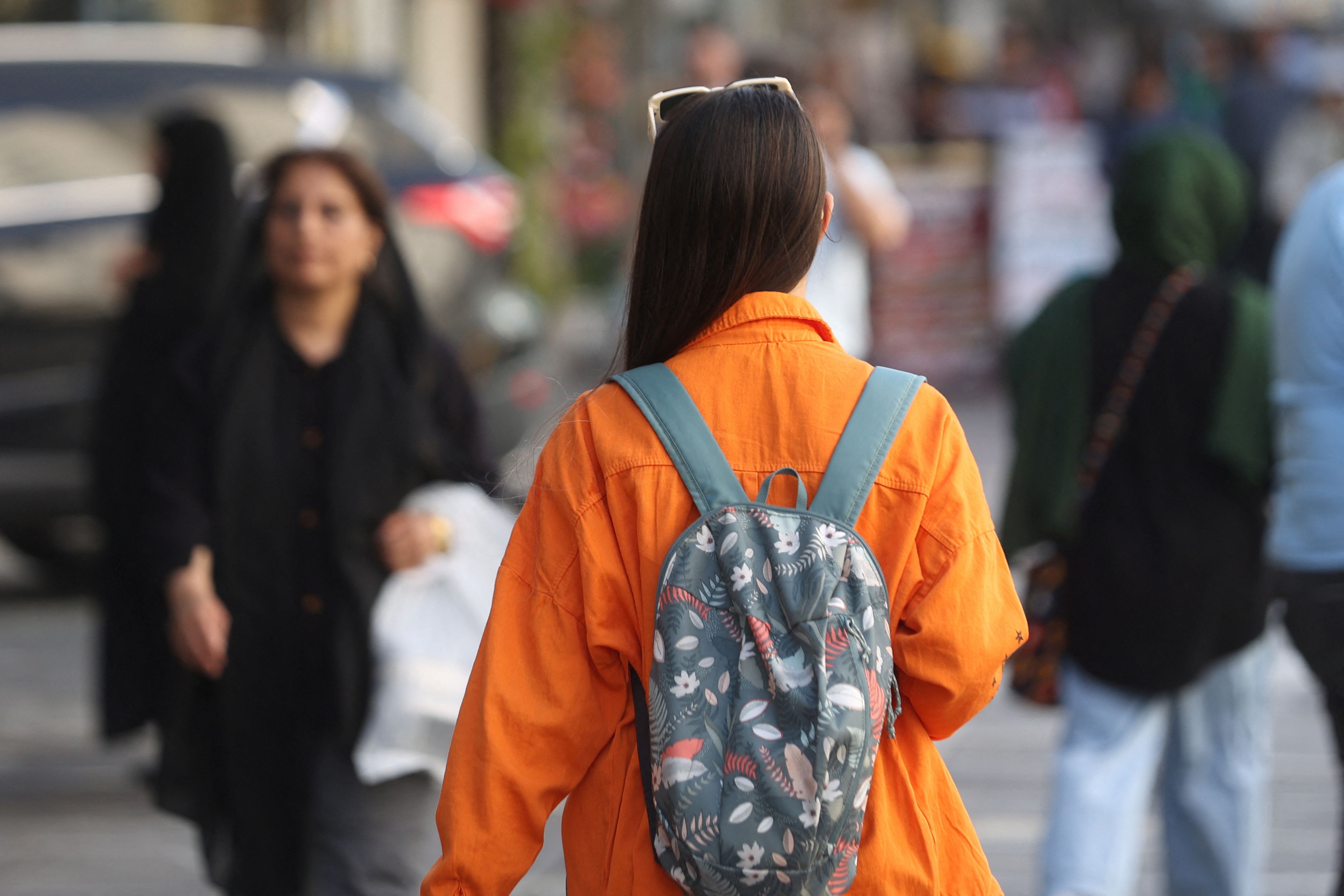 وزارت خارجه آمریکا: برای حفظ کرامت زنان، دوشادوش مردم ایران ایستاده‌ایم