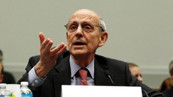 با اعلام تصمیم بازنشستگی یک قاضی لیبرال، بایدن اولین گزینه را برای دیوان عالی معرفی میکند