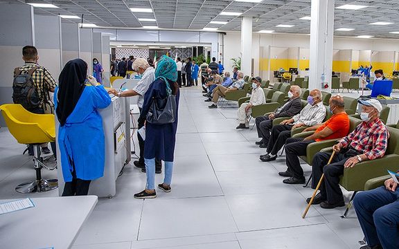 روزنامه همشهری: موجودی واکسن آسترازنکا در بسیاری از مراکز کشور صفر شده است