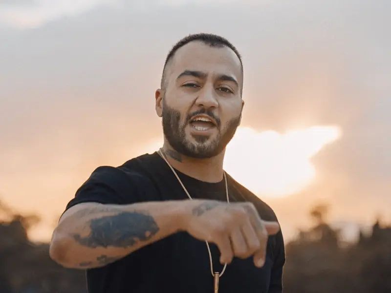 توماج صالحی یکی از وکیل‌های خود را عزل و شرحی از شکنجه‌ شدنش منتشر کرد