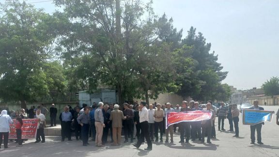 بعد تعرضهم للترهيب والقمع.. اعتقال ما لا يقل عن 7 معلمين في احتجاجات بإيران