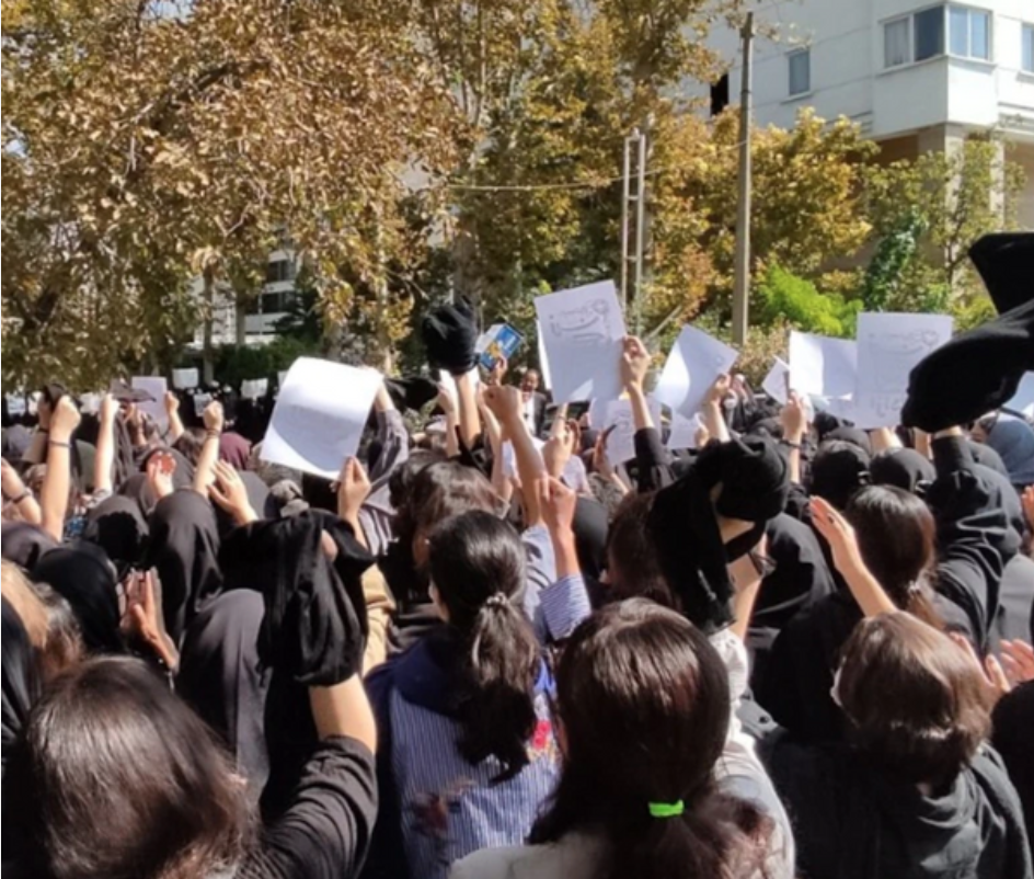 أميركا وبريطانيا تفرضان عقوبات على مؤسسات ومسؤولين بإيران في اليوم العالمي للمرأة