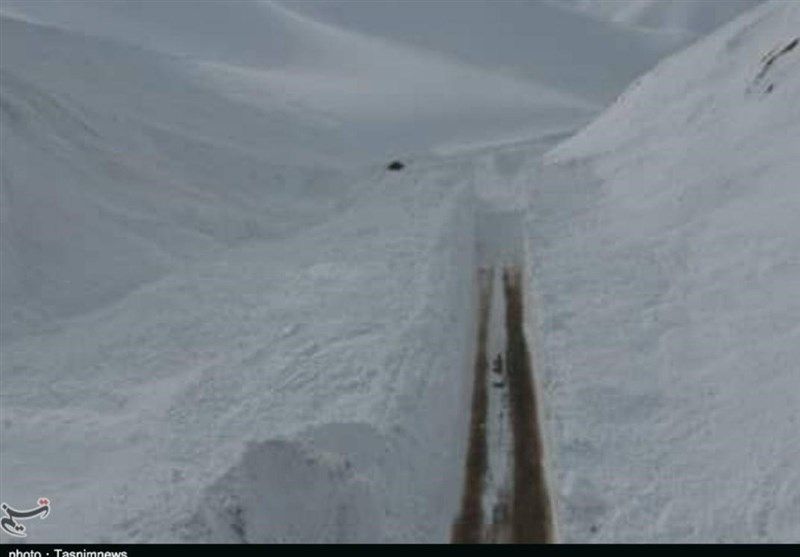 در لرستان راه ۵۶۳ روستا و برق ۱۲۰ روستای دیگر قطع شد. 