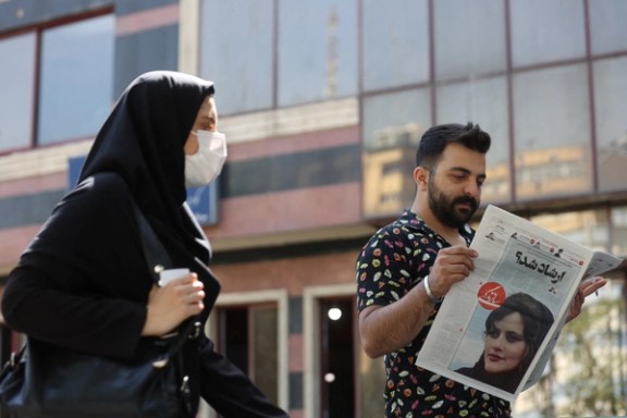 A man views a newspaper with a cover picture of Mahsa Amini, a woman who died after being arrested by the Islamic republic's "morality police" in Tehran, Iran September 18, 2022.