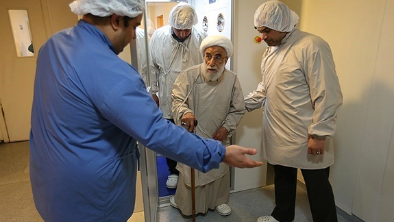 فرزند دبیر شورای نگهبان: جنتی نه در بیمارستان است نه حالش بد است