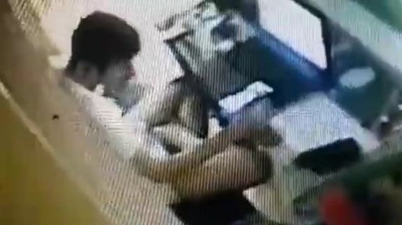 نماینده تهران: دست خبرنگارانی که آبرویشان را برای انقلاب به میدان آوردند، میبوسم