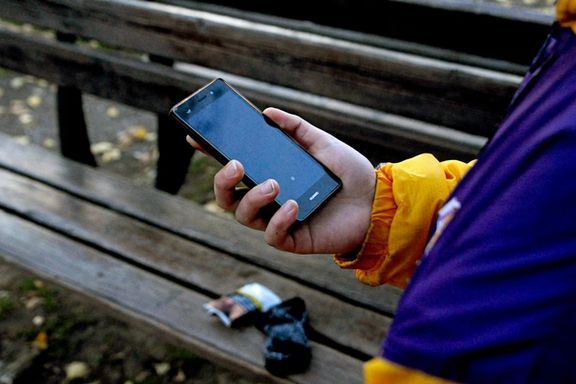 کشورهای صنعتی در سال ۲۰۲۵ تلاش کردند با مقررات تازه، کودکان را در برابر آسیبهای فضای دیجیتال محافظت کنند؛ تمرکزی که بیش از محتوا، «طراحی اعتیادآور» پلتفرمها را هدف گرفت.