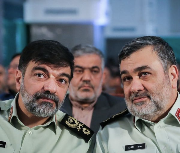 خامنئي يقيل القائد العام للشرطة الإيرانية ويعيّن متهما بالتعذيب بديلا له