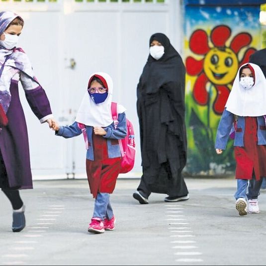 روزنامه همشهری: برخی والدین به رعایت نشدن پروتکلها در مدارس معترض شدهاند