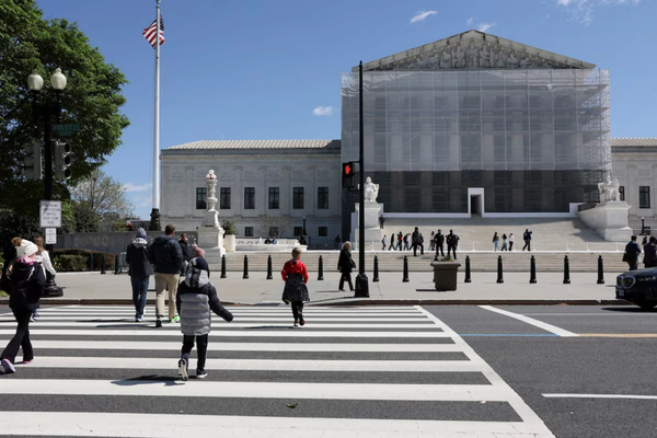 فرمان ترامپ برای محدودیت حق شهروندی از راه تولد، در دیوان عالی آمریکا بررسی میشود